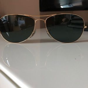 Women’s Gold & Black Ray-Bans